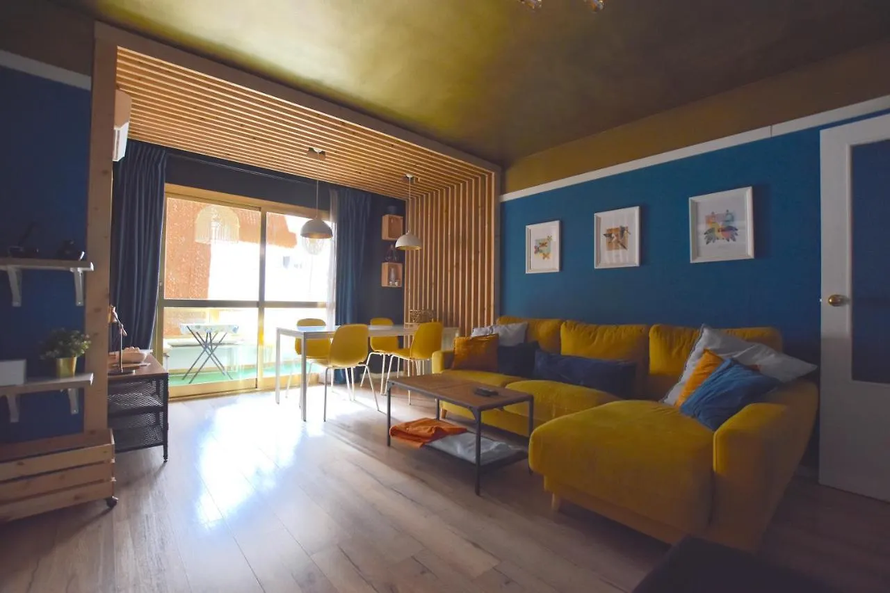 Habitacion En Apartamento De Diseno contacts